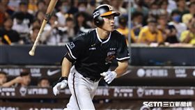 ▲統一獅臺北大巨蛋對中信兄弟，陳聖平敲出中職生涯首安。（圖／記者劉彥池攝影）