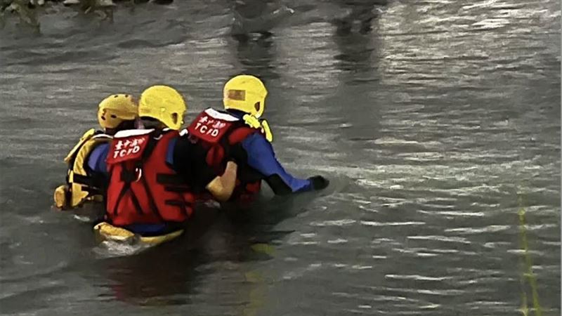溪水突暴漲！台中3釣客受困河床嚇壞求救