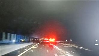 超危險！木棧板碎片掉國道…11車遭殃