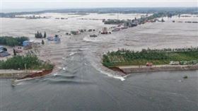 洞庭湖決堤急撤近6千人！「湖水倒灌」畫面曝光　習近平發聲了。（圖／翻攝自央視新聞）