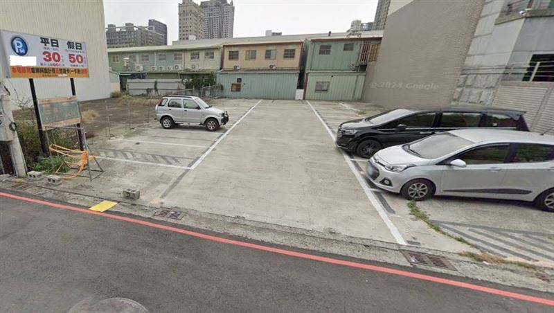 台中有民眾到停車場停車後,因刷卡未過直接離開,遭業者追討2.5萬違約金。(示意圖/翻攝畫面)