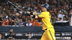 ▲統一獅臺北大巨蛋對中信兄弟，許基宏炸裂逆轉2分砲。（圖／記者劉彥池攝影）