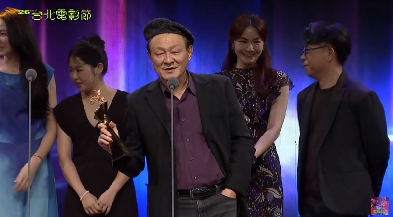 《老狐狸》獲最佳劇情長片　陳慕義領獎