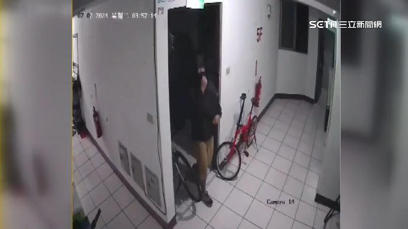 花蓮「球鞋大盜」出沒！弄歪監視器偷竊
