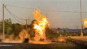 ▲屏東縣萬丹鄉的泥火山於6日深夜11時再度噴出泥漿。（圖／翻攝自臉書社團「屏東吃喝玩樂3.0進階版」）