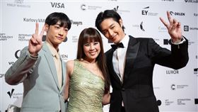 導演劉慧伶（中）攜主演曹佑寧（右）、劉修甫出席電影《刺心切骨》世界首映 。（圖／FILM SERVIS FESTIVAL提供）