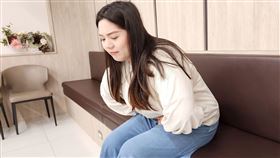 子宮內膜癌常見症狀為異常陰道出血，或是有陰道分泌物增多，應進一步檢查。（示意圖非當事人／奇美醫院提供）