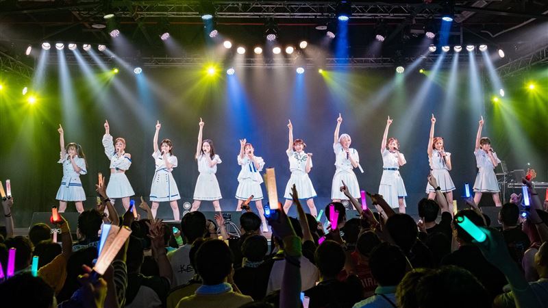 私立惠比壽中學與台粉慶15週年熱唱23曲