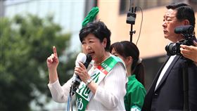 東京都知事選舉提前投票者增 結果有望7/7晚間出爐東京都知事選舉7日投開票，這次有56人參選，創下史上新高，這場選舉是對現任知事小池百合子兩任8年來施政的評價，媒體民調顯示小池領先。此外，這次提前投票者人數也高於上屆選舉。中央社記者楊明珠東京攝 113年7月6日