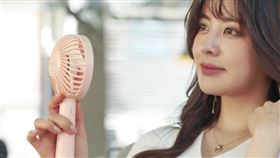 夏天出遊，手持風扇成了必備的消暑小物。（圖／翻攝蝦皮購物）