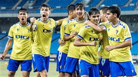 西班牙球隊Cadiz CF靠著上半場先馳得點，終場以2：0甜蜜復仇台灣勁旅惠文高中，為雷雨不斷的閉幕日寫下句點。（圖／Formosa 7s提供）