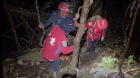 網路揪團爬合歡北峰，32歲女回程迷路，機警停原地求援，合歡溪峰步道，失溫(圖／翻攝畫面)
