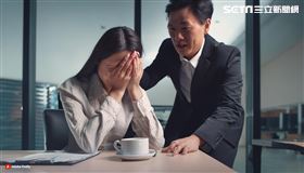 難以相信當了16年的同事竟將生殖器放在她的冰壩杯內，做出「抖動、打手槍」。（示意圖／AI生成）