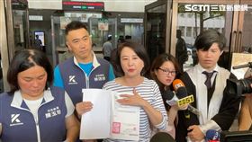 國民黨立委王鴻薇在陳玉珍、林沛洋陪同下前往台北地檢署遞狀提告傷害罪。（圖／記者楊忠翰攝影）