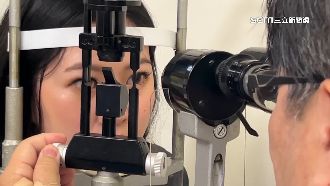 美甲女揉眼「劃破角膜」　視力剩0.5險瞎