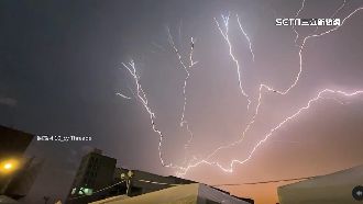 高雄驚見閃電五連鞭　民眾驚：以為是P圖