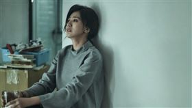 不要害怕結束一段感情，讓自己好好哭一場：療癒分手的 7 個步驟（圖片來源：我們與惡的距離 劇照）