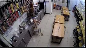 PO客浪費食材公審　台中拉麵店闆娘翻車了（圖／翻攝拉麵店YT)