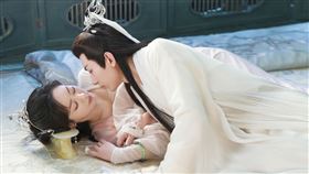 楊紫(左)與成毅在《沉香如屑》中的演出被觀眾稱是最虐心的愛情劇。（圖／緯來提供）