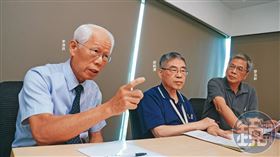 見龍股東左起李清良、廖銘澤、廖浩欽出面指控廖振鐸傷害股東權益，掏空公司中國資產。