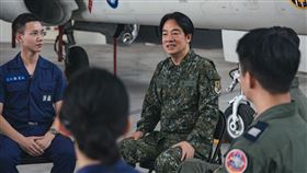 賴清德總統日前前往臺中清泉崗基地視導「空軍第三戰術戰鬥機聯隊」，並以錄影方式為「國軍精神戰力專案教育」錄製勗勉談話。（圖／軍聞社提供)