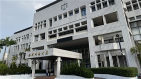 男酒駕載3孩自摔釀兒亡 法院判3年6月南投縣信義鄉伍姓男子112年酒後騎機車搭載3名子女，自摔造成其中1名未成年男童死亡，由於其是酒駕再犯，檢察官建議求刑6年至8年，此案29日下午宣判，伍男遭判刑3年6月，是南投地方法院首件國民法官法宣判案件。圖為南投司法大廈外觀。中央社記者蕭博陽南投縣攝  113年2月29日