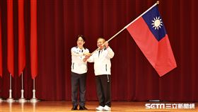 ▲2024巴黎奧運代表團授旗典禮，總統賴清德授中華民國國旗。（圖／記者劉彥池攝影）