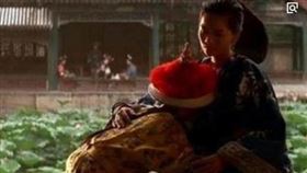 溥儀每次餐前都吵著要吃奶，眾人都拿他沒轍，只有乳娘出現才不哭不鬧。（圖／翻攝自微博）