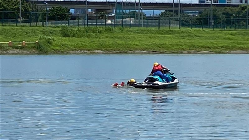 新／大直橋70歲翁墜河　送醫不治