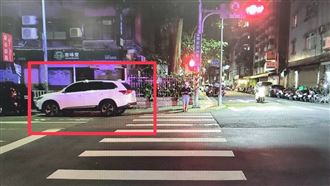 立委賴士葆開車撞倒2行人…撞擊畫面曝光
