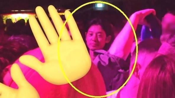 鄭俊英出獄照樣泡夜店 濕吻辣妹全被拍