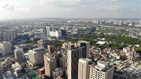 台灣房價漲勢兇猛，購屋族自備款壓力也大增，根據住商機構統計，以新竹縣市來說，若晚3年買房，自備款需多準備167.7萬元至215.3萬元，位居七大都會區之首，住商不動產企劃研究室執行總監徐佳馨分析，新竹縣市近年價格漲幅劇烈，但區域供給卻是以中、大坪數為主，使得銀行貸款成數略為下滑，讓居民購屋負擔加重。