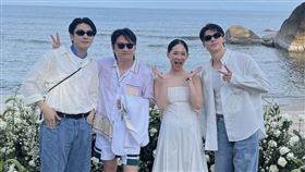 樂團「落日飛車」主唱國國在泰國蘇美島補辦婚禮，許光漢、宋柏緯百忙之中也飛赴當地喝喜酒。（圖／翻攝自IG）