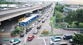 上午尖峰汐五高架車流。（圖／翻攝畫面）