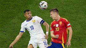 西班牙16歲小將亞馬爾（Lamine Yamal）寫歷史，擊敗法國後晉級歐國盃冠軍戰。（圖／美聯社／達志影像）