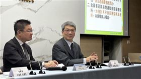食藥署長莊聲宏（右）首度面對媒體。（圖／記者簡浩正攝影）