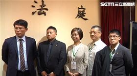 ▲立委黃國昌(左)、立委吳宗憲（中）立委翁曉玲等人出席憲法法庭前受訪