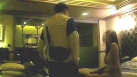 桃警全面掃蕩樓鳳賣淫行為！不只120名外籍妹…還逮到男扮女裝（圖／翻攝畫面）