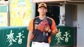 統一獅隊與高塩將樹正式簽約。（圖／統一獅球團提供）