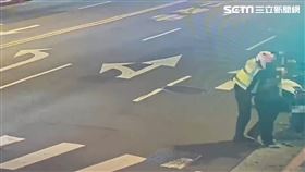 北市黃男受檢時偷丟海洛因，隨後又撿起毒品吞下肚。（圖／番社畫面），