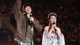 張清芳安排大兒子站上演唱會舞台引起轟動(圖/張清芳臉書)