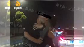 中國,行車糾紛,計程車,司機,強吻,喇舌（圖／翻攝松鼠視頻）