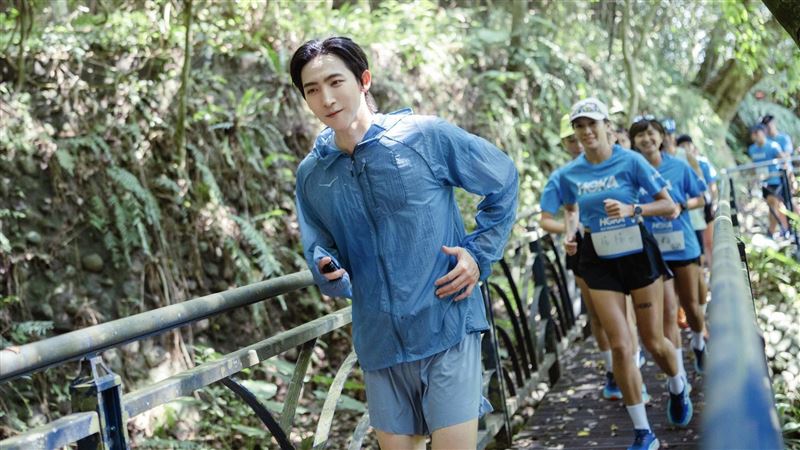 男星爆紅漲粉20萬　自責媽昏倒2天才知道