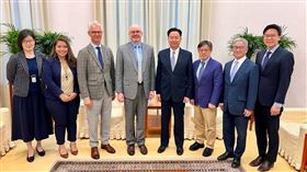 美國在台協會台北辦事處處長谷立言拜會國安會秘書長吳釗燮。(圖/國安會提供)
