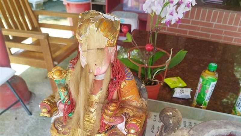 竹縣多尊土地公「被削臉」紅漆噴：拜鬼王