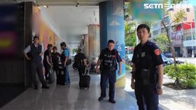 苓雅分局與前鎮分局共出動10名警力到現場才知道是烏龍一場，員警全傻了。（圖／翻攝畫面）