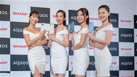 AQUOS R9與AQUOS wish4手機。（圖／台灣夏普提供）