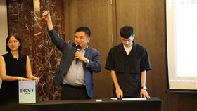 會長莊瑞雄代表抽出選秀順位。（圖／TPBL提供）