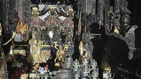 天聖宮發生火警，部分神像被燻黑，開基媽祖毫髮無傷。翻攝「台東東海龍門天聖宮-東海媽」臉書