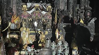 台東名廟開完天門就起火　神像燻黑顯神蹟